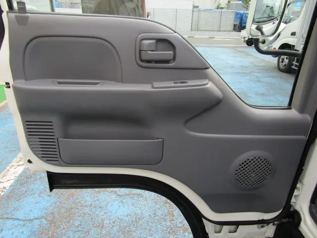いすゞ エルフ 2RG-NJR88A(2WD)の写真22