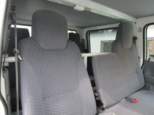 いすゞ エルフ 2RG-NJR88A(2WD)の写真28