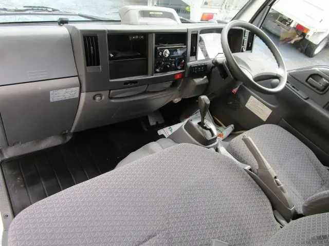 いすゞ エルフ 2RG-NJR88A(2WD)の写真31