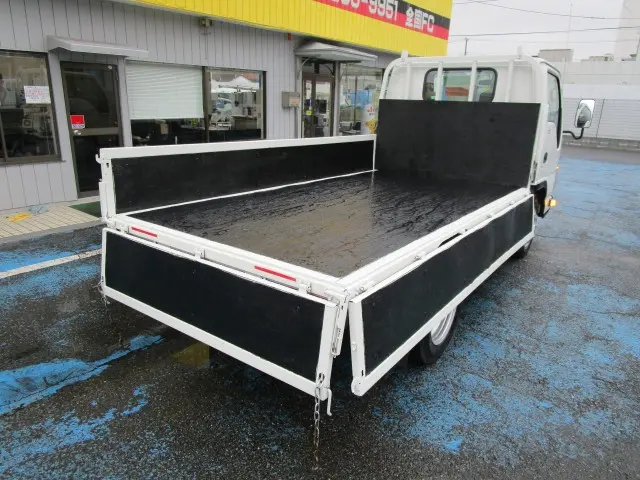 いすゞ エルフ TPG-NKR85A(2WD)の写真2