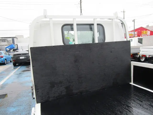 いすゞ エルフ TPG-NKR85A(2WD)の写真15