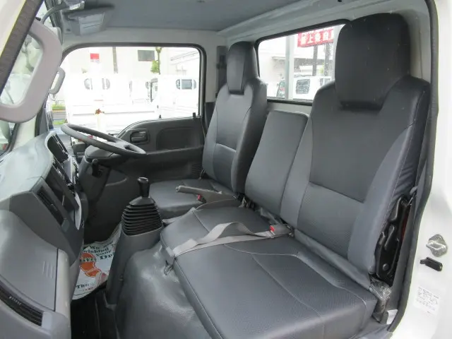 いすゞ エルフ TPG-NKR85A(2WD)の写真32