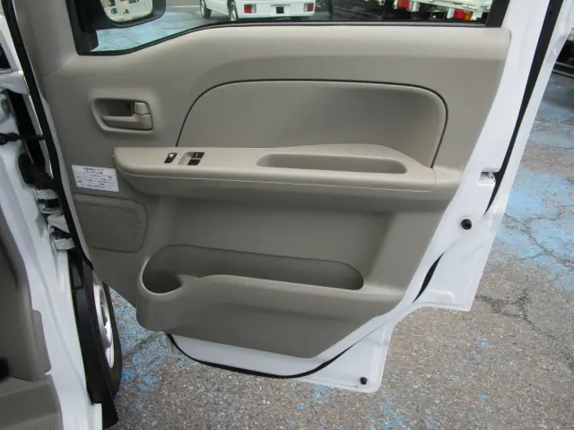 日産 クリッパーバン 5BD-DR17V(2WD)の写真27