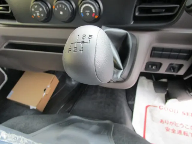 三菱 キャンター 2RG-FBA20(2WD)の写真15