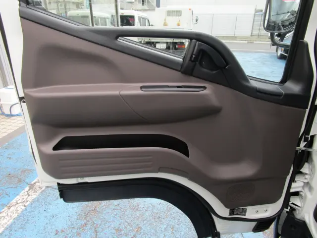 三菱 キャンター 2RG-FBA20(2WD)の写真36