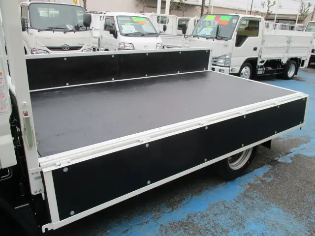 三菱 キャンター 2RG-FBA20(2WD)の写真14