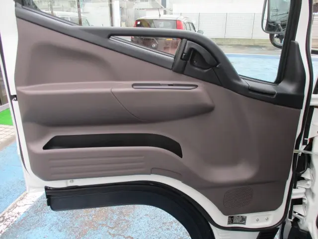 三菱 キャンター 2RG-FBA20(2WD)の写真27