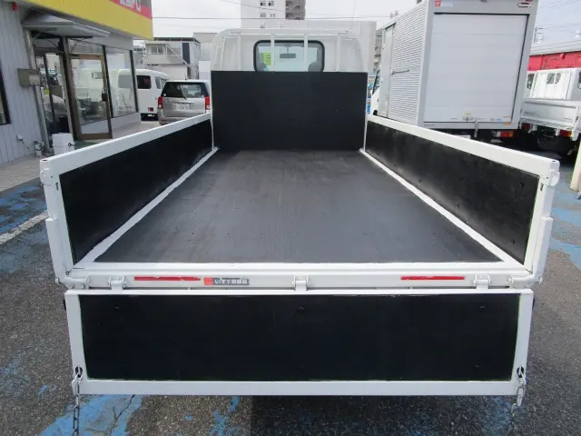 いすゞ エルフ TPG-NJR85A(2WD)の写真4