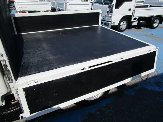 いすゞ エルフ TPG-NJR85A(2WD)の写真14