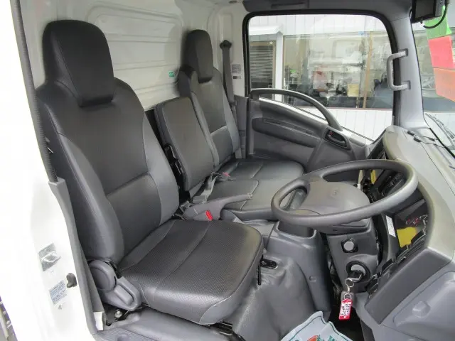 いすゞ エルフ TPG-NLR85AN(2WD)の写真6