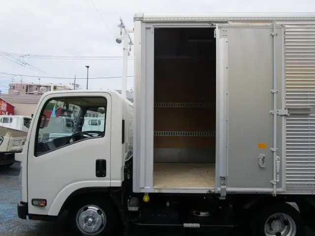 いすゞ エルフ TPG-NLR85AN(2WD)の写真12