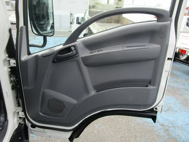 いすゞ エルフ TPG-NLR85AN(2WD)の写真32