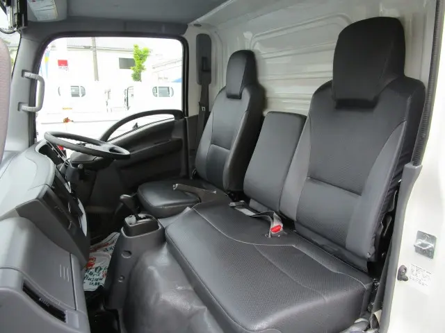 いすゞ エルフ TPG-NLR85AN(2WD)の写真44