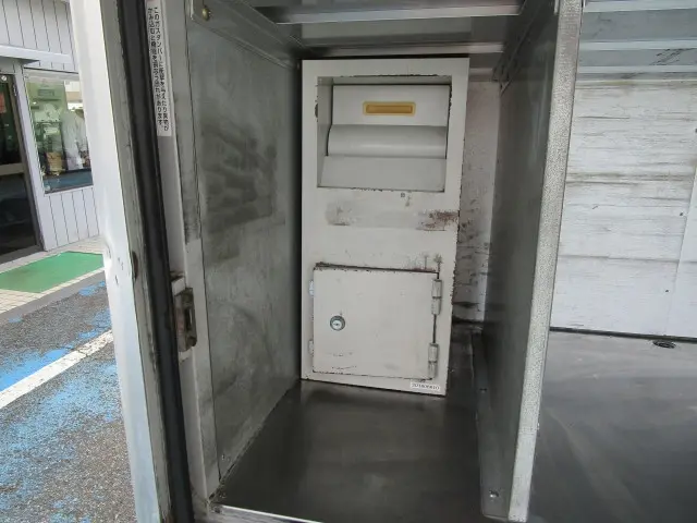 いすゞ エルフ TRG-NMR85N(2WD)の写真28