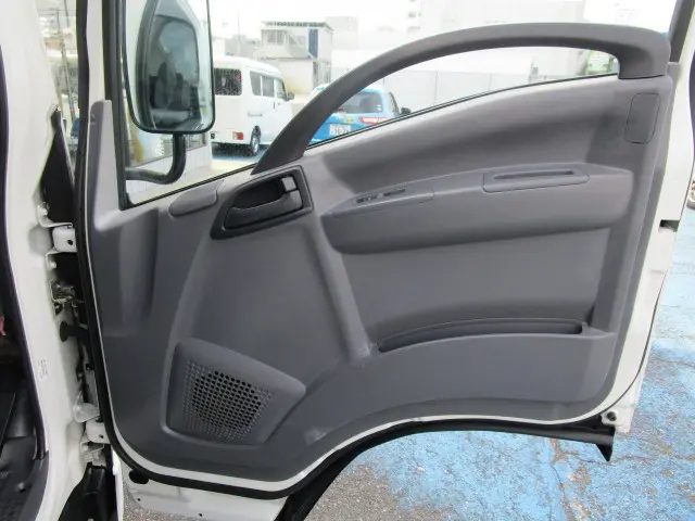 いすゞ エルフ TRG-NMR85N(2WD)の写真29