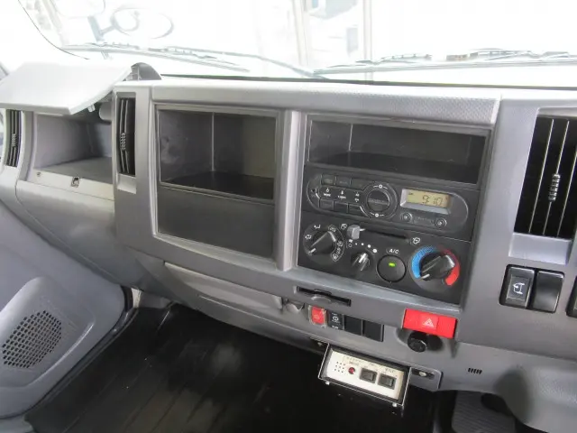 いすゞ エルフ TRG-NMR85N(2WD)の写真32