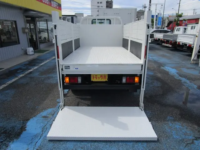 いすゞ エルフ TRG-NKR85A(2WD)の写真4