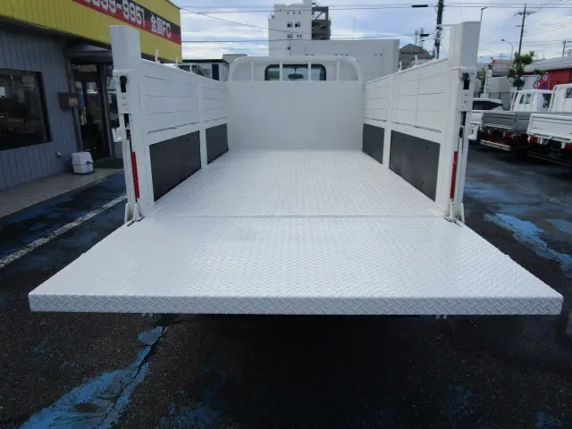 いすゞ エルフ TRG-NKR85A(2WD)の写真13