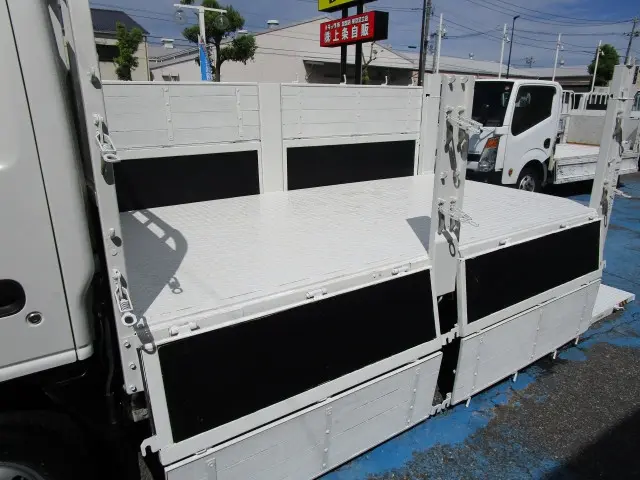 いすゞ エルフ TRG-NKR85A(2WD)の写真16