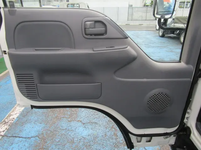 いすゞ エルフ TRG-NKR85A(2WD)の写真28