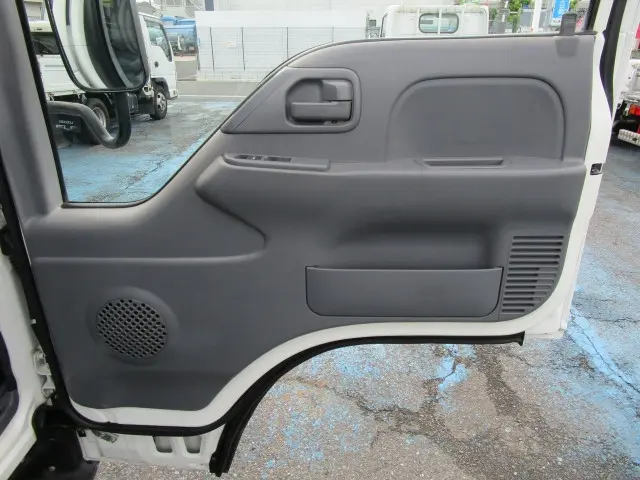 いすゞ エルフ TRG-NKR85A(2WD)の写真29