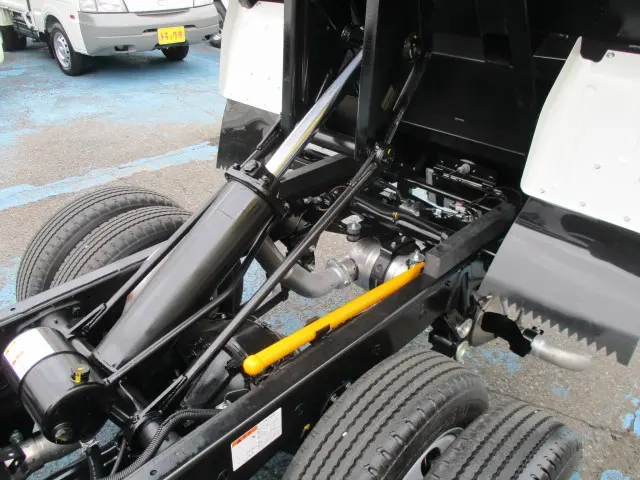 三菱 キャンター 2RG-FBA30(2WD)の写真15