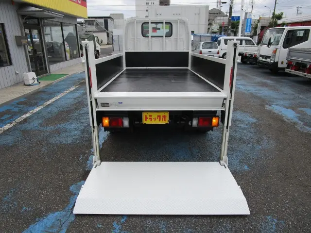 いすゞ エルフ TPG-NKR85A(2WD)の写真4