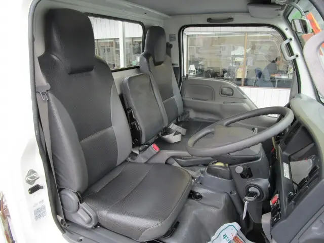 いすゞ エルフ TPG-NKR85A(2WD)の写真6