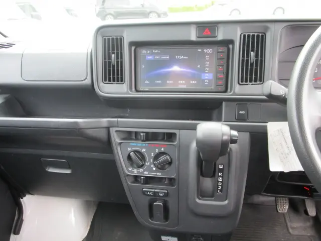 ダイハツ ハイゼットバン 3BD-S331V(4WD)の写真11