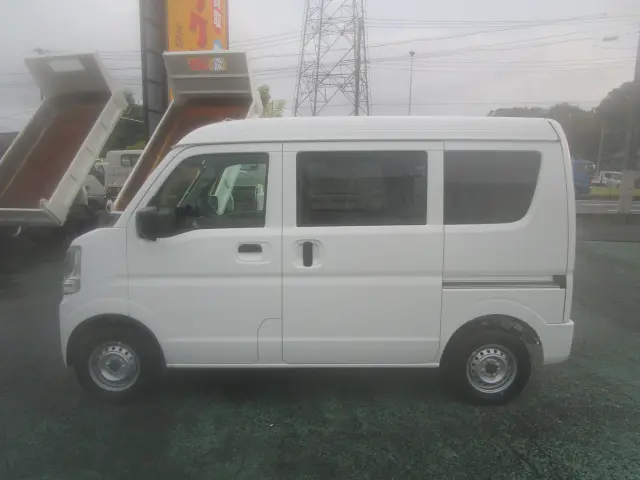 スズキ エブリイ 5BD-DA17Vの写真4