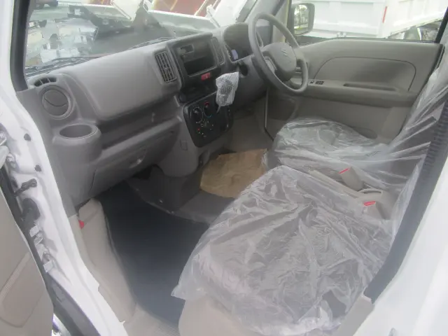 スズキ エブリイ 5BD-DA17Vの写真17