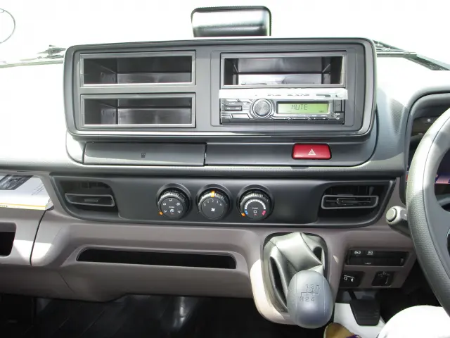 三菱 キャンター 2RG-FBA60の写真16