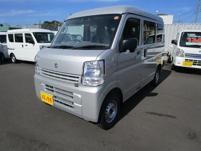 スズキ アルトバン 5BD-DA17Vの写真1
