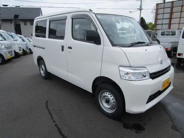 トヨタ タウンエースバン 5BF-S403M(2WD)の写真3