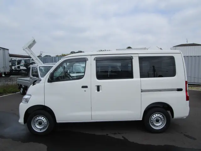 トヨタ タウンエースバン 5BF-S403M(2WD)の写真4