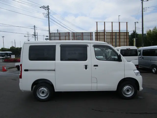 トヨタ タウンエースバン 5BF-S403M(2WD)の写真5