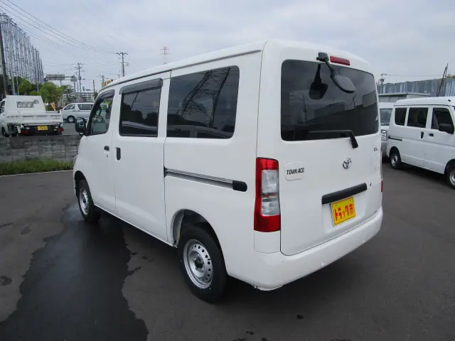 トヨタ タウンエースバン 5BF-S403M(2WD)の写真6