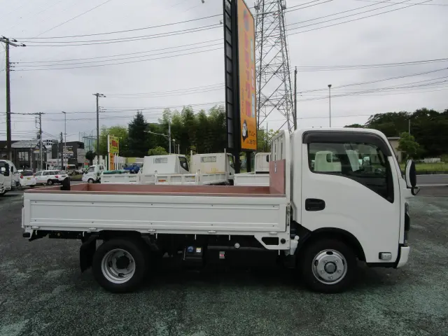 いすゞ エルフ 2TG-NJR88AFの写真5