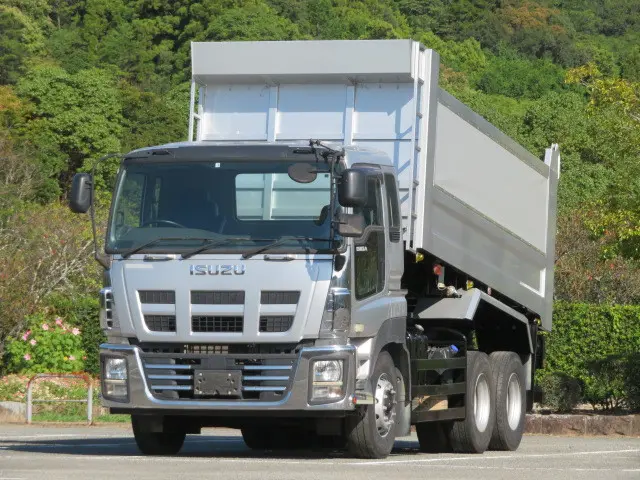 いすゞ ギガ QKG-CXZ77AT(6x4)の写真1