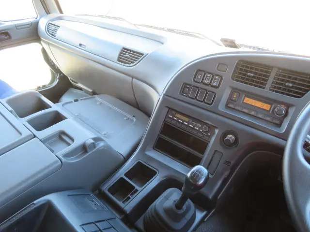 いすゞ ギガ QKG-CXZ77AT(6x4)の写真17