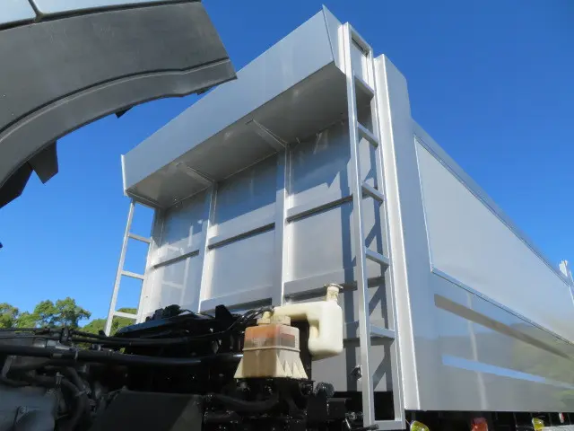 いすゞ ギガ QKG-CXZ77AT(6x4)の写真33