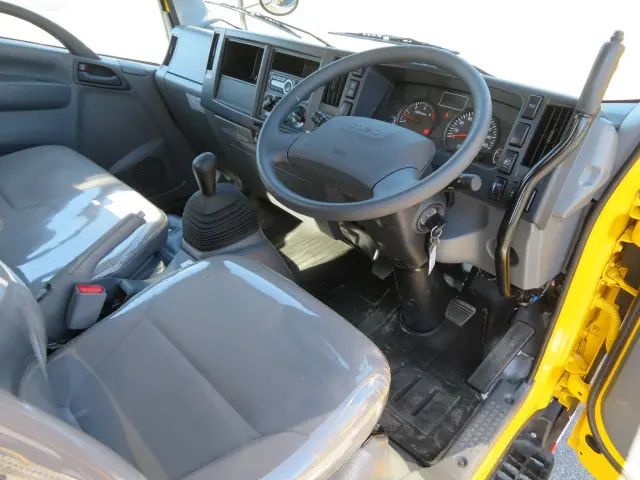 いすゞ エルフ TRG-NMR85AN(2WD)の写真13