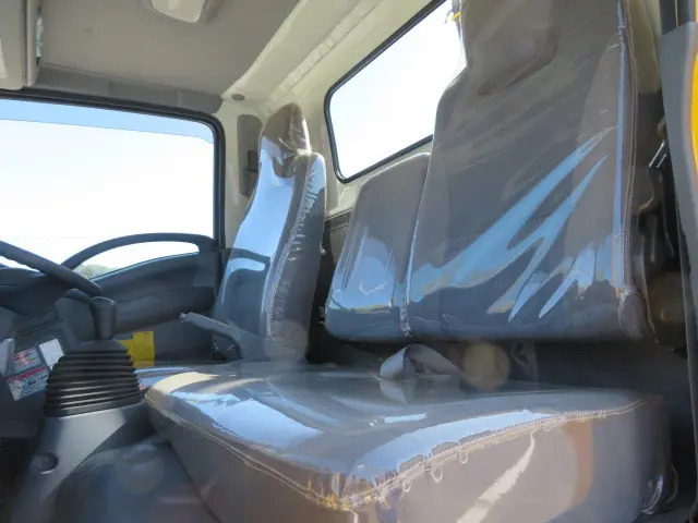 いすゞ エルフ TRG-NMR85AN(2WD)の写真14