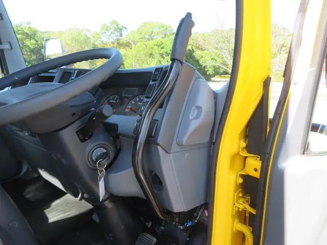 いすゞ エルフ TRG-NMR85AN(2WD)の写真22