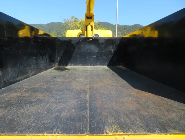 いすゞ エルフ TRG-NMR85AN(2WD)の写真24