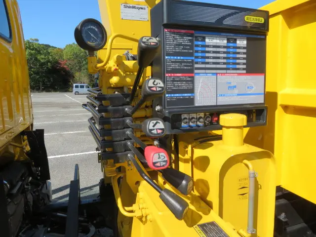 いすゞ エルフ TRG-NMR85AN(2WD)の写真37