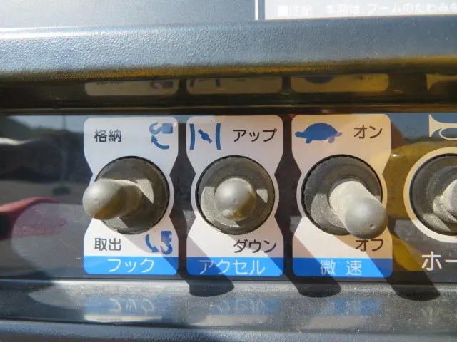 いすゞ エルフ TRG-NMR85AN(2WD)の写真38