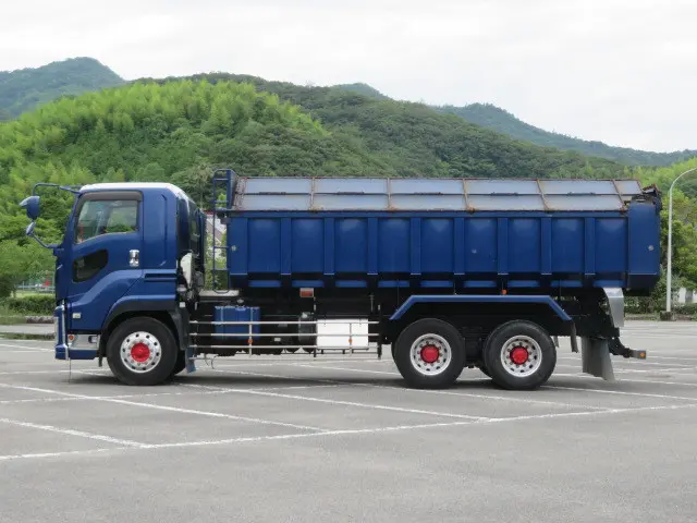 いすゞ ギガ QKG-CYZ77BM(6x4)の写真4