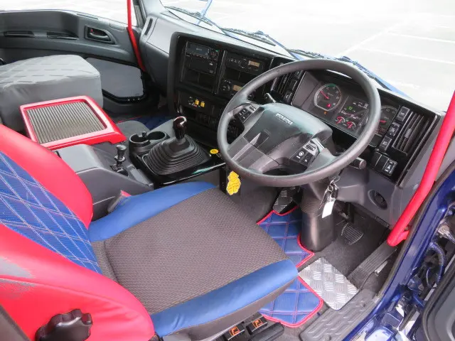 いすゞ ギガ QKG-CYZ77BM(6x4)の写真9