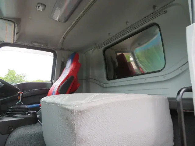 いすゞ ギガ QKG-CYZ77BM(6x4)の写真10